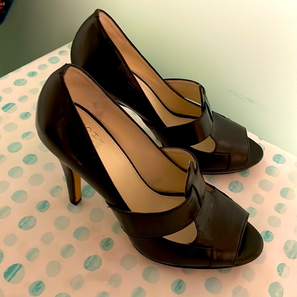 Saks fifth avenue luxury Eel leather heels black size 7.5